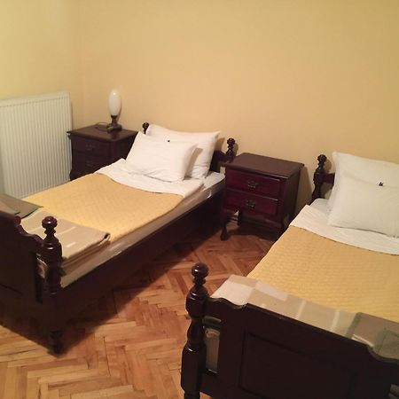 Bed & Breakfast Karavan Raska Bilik gambar