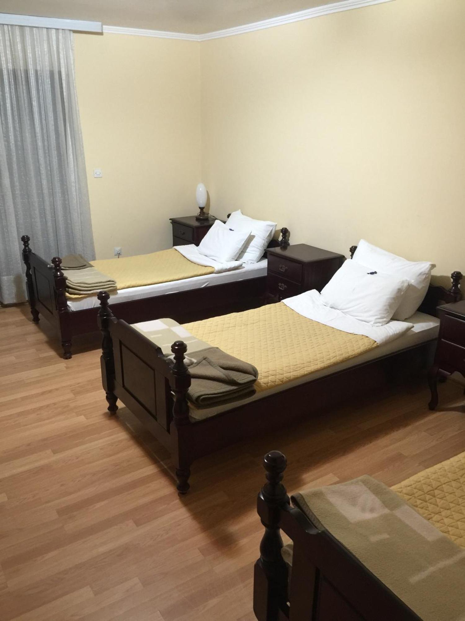 Bed & Breakfast Karavan Raska Bilik gambar