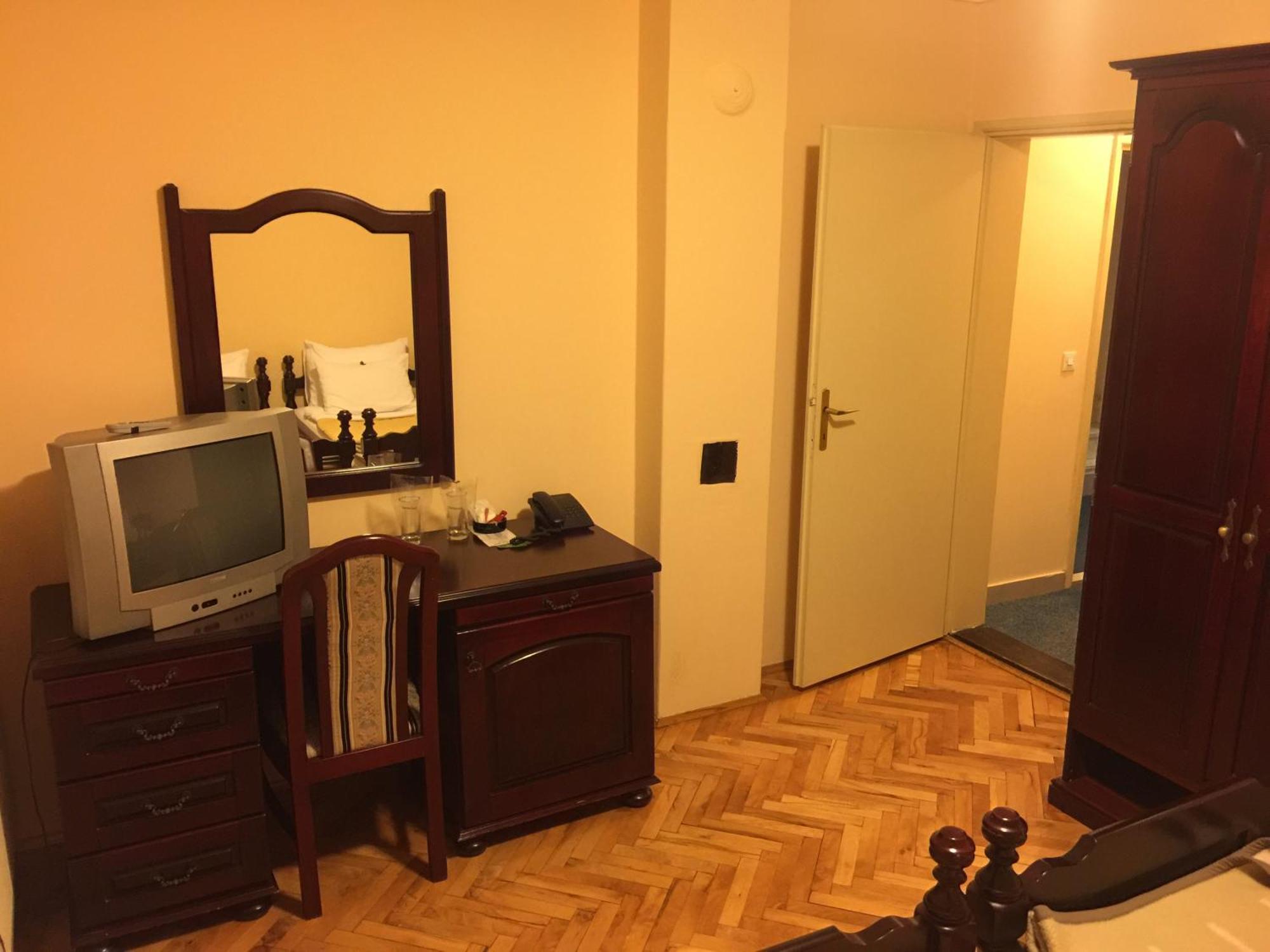 Bed & Breakfast Karavan Raska Bilik gambar