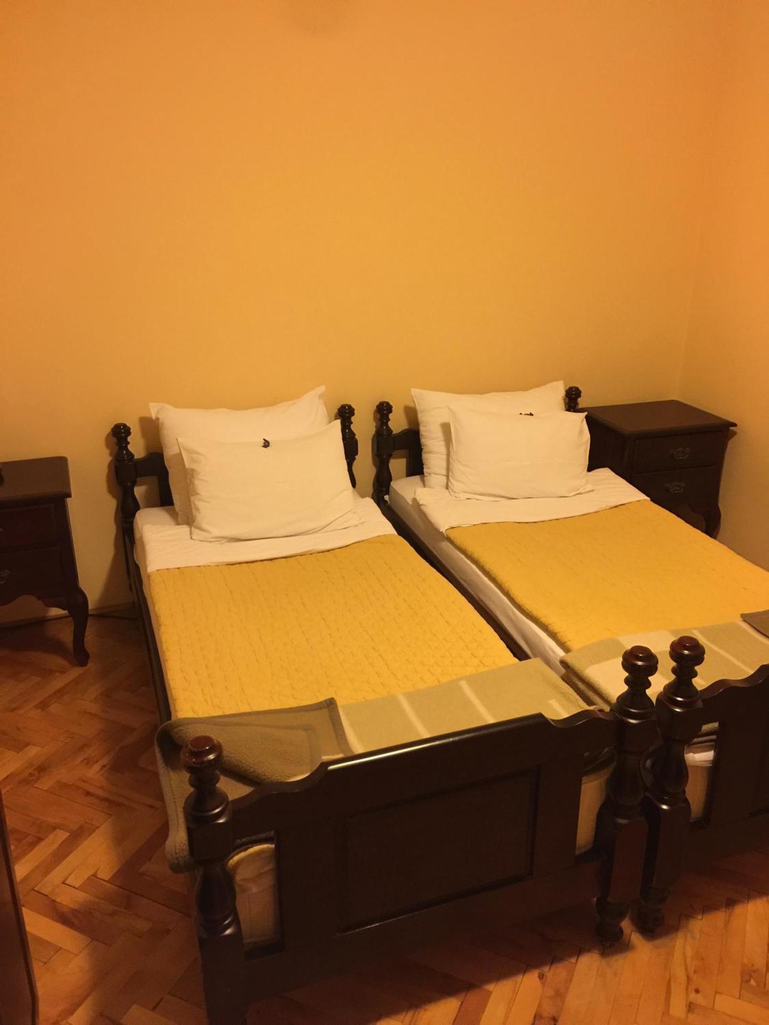 Bed & Breakfast Karavan Raska Bilik gambar