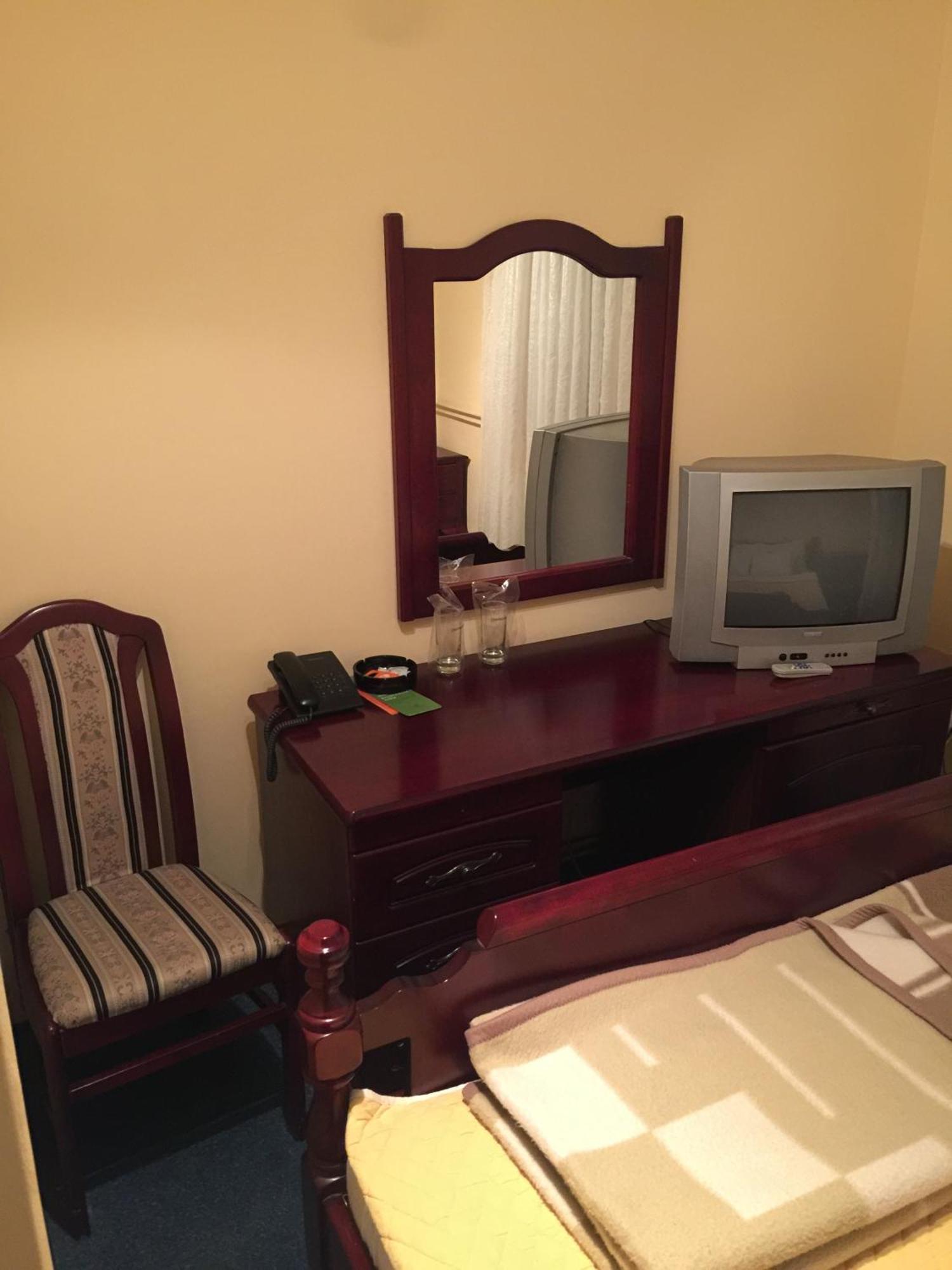 Bed & Breakfast Karavan Raska Bilik gambar