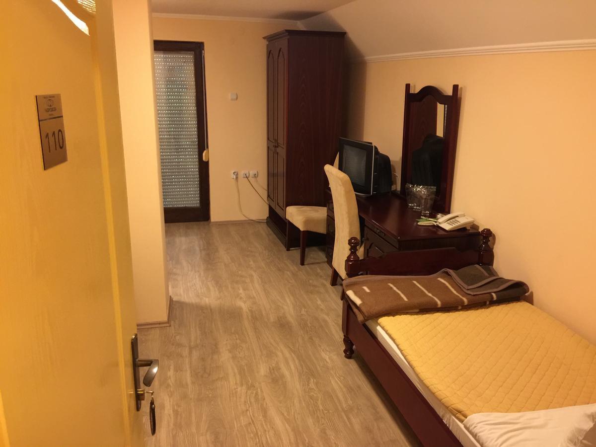 Bed & Breakfast Karavan Raska Bilik gambar